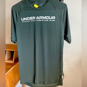 Under Armour Performance Apparel DriFit Shirt, Small Loose Fit Green UA Shirt